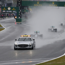 Hamilton vence corrida encurtada no Japão