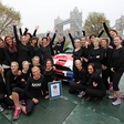 Record do Guinness: 28 pessoas dentro de um MINI