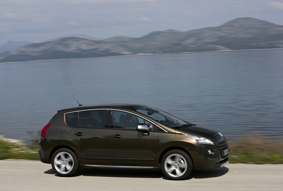 Peugeot 3008 Allure 1.6 e-HDi 2-Tronic Peugeot 3008 Allure 1.6 e-HDi 2-Tronic