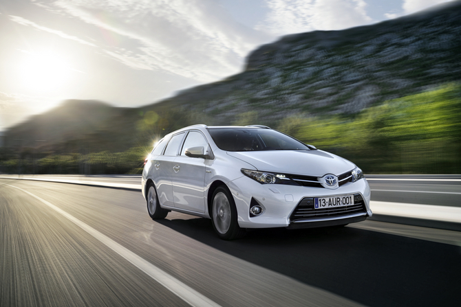 Toyota Auris Touring Sports ab 17.150 Euro Toyota Auris Touring Sports ab 17.150 Euro