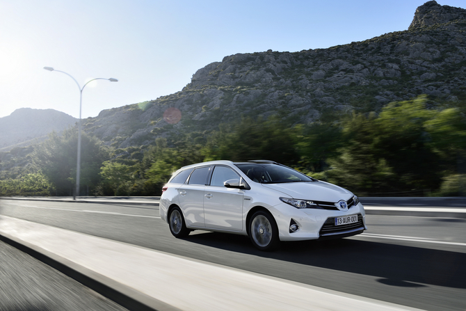 Toyota Auris Touring Sports ab 17.150 Euro Toyota Auris Touring Sports ab 17.150 Euro
