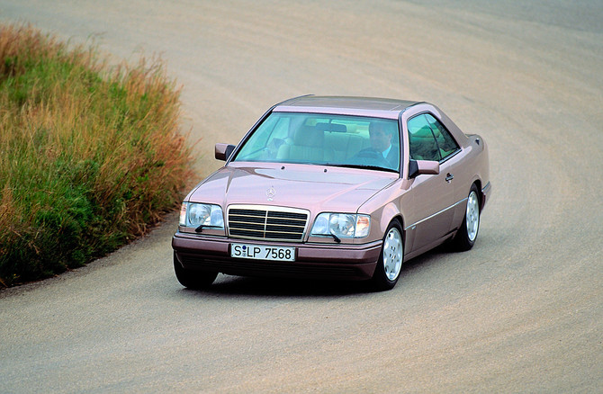Mercedes-Benz E 220 Coupé Mercedes-Benz E 220 Coupé