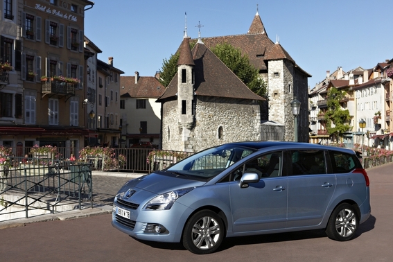 Peugeot 5008 Allure 2.0 HDi 163 CVA6 7L Peugeot 5008 Allure 2.0 HDi 163 CVA6 7L