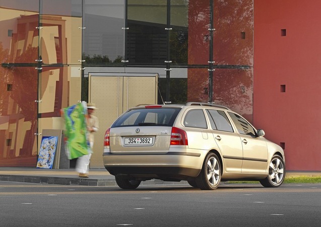 Skoda Octavia Combi 2.0 TDI-PD DSG Skoda Octavia Combi 2.0 TDI-PD DSG