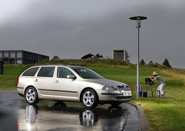 Skoda Octavia Combi 2.0 FSI Tiptronic Skoda Octavia Combi 2.0 FSI Tiptronic