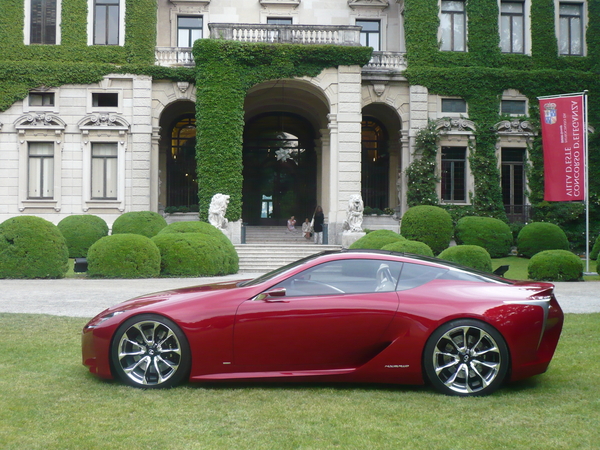 The side subtly looks like the LFA The side subtly looks like the LFA