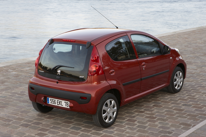 Peugeot 107 Hatchback 1.0 Envy Peugeot 107 Hatchback 1.0 Envy