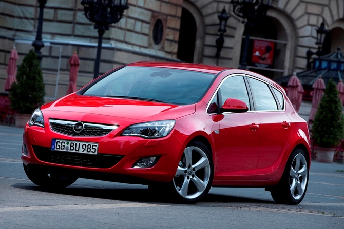 Opel Astra 1.3 CDTI DPF 90cv Enjoy Opel Astra 1.3 CDTI DPF 90cv Enjoy