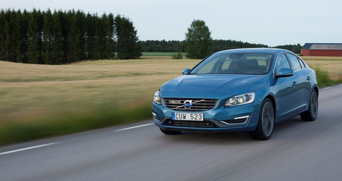 Volvo S60 D5 Momentum AWD Powershift Volvo S60 D5 Momentum AWD Powershift