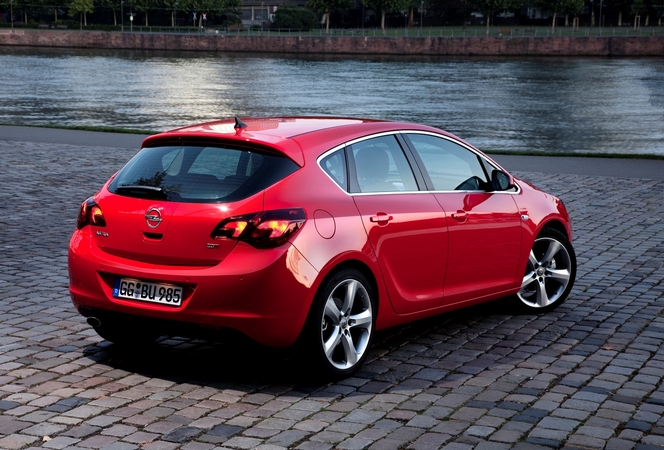Opel Astra 1.3 CDTI DPF 90cv Enjoy Opel Astra 1.3 CDTI DPF 90cv Enjoy