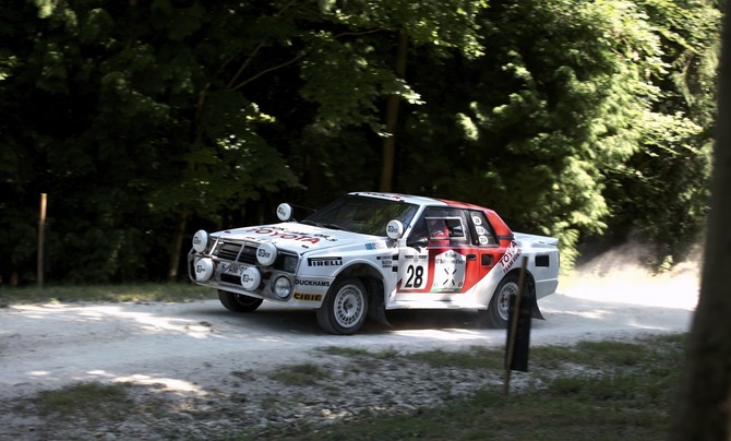 A Toyota teve muito sucesso nos rális no final da década de 80 e início da década de 90 A Toyota teve muito sucesso nos rális no final da década de 80 e início da década de 90