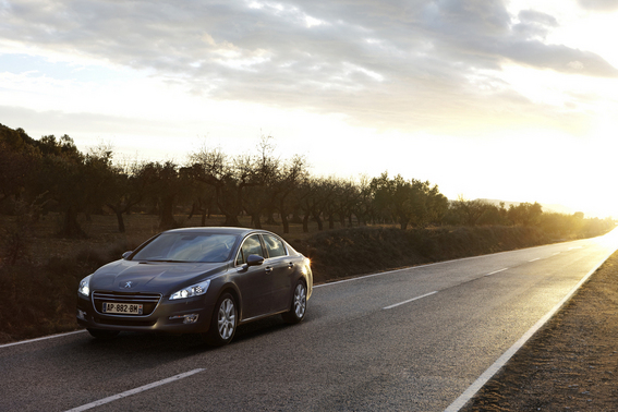 Peugeot 508 Allure 2.0 HDi Hybrid4 2-tronic Peugeot 508 Allure 2.0 HDi Hybrid4 2-tronic