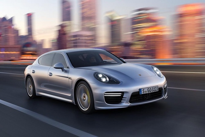 Panamera Executive tem uma plataforma 15mm mais comprida Panamera Executive tem uma plataforma 15mm mais comprida