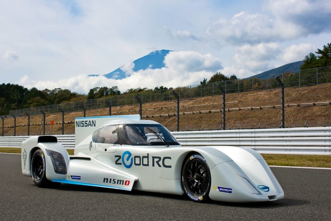 O objetivo do carro é conseguir fazer uma volta completa em cada mudança de pilotos apenas com recurso a energia elétrica O objetivo do carro é conseguir fazer uma volta completa em cada mudança de pilotos apenas com recurso a energia elétrica