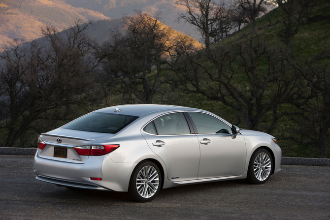 Next Generation Lexus ES Offered as Hybrid with Brand New Styling Next Generation Lexus ES Offered as Hybrid with Brand New Styling