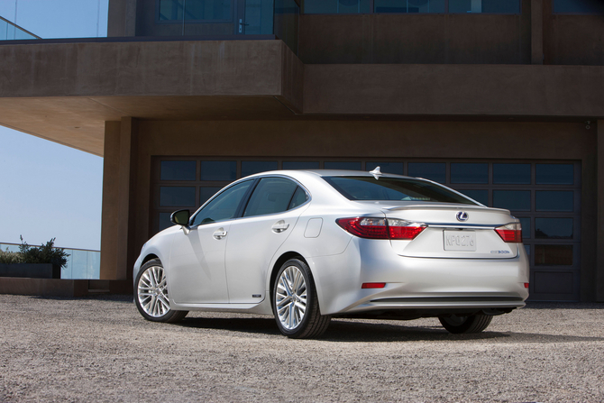 Next Generation Lexus ES Offered as Hybrid with Brand New Styling Next Generation Lexus ES Offered as Hybrid with Brand New Styling