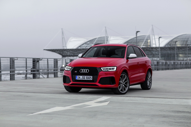 Audi RS Q3 2.5 TFSI S tronic quattro Audi RS Q3 2.5 TFSI S tronic quattro