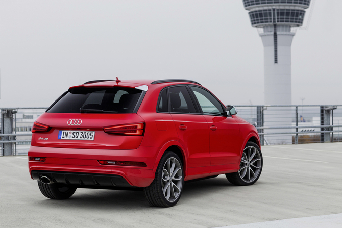 Audi RS Q3 2.5 TFSI S tronic quattro Audi RS Q3 2.5 TFSI S tronic quattro