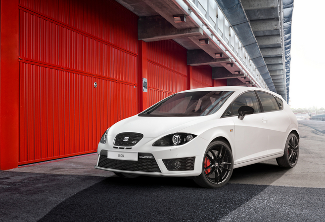 O Leon Cupra mostra também os acessórios disponíveis na Seat O Leon Cupra mostra também os acessórios disponíveis na Seat