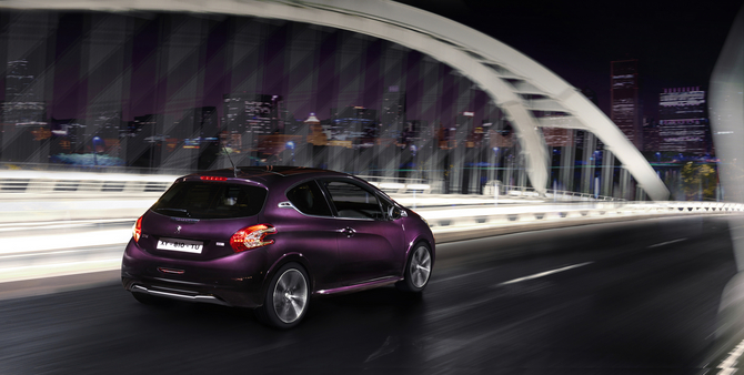 Com o carácter mais urbano o XY está equipado com um sistema de Park Assist Com o carácter mais urbano o XY está equipado com um sistema de Park Assist