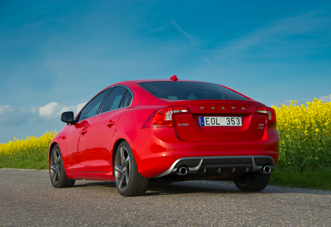 Volvo S60 3.0 T6 R-Design AT Volvo S60 3.0 T6 R-Design AT