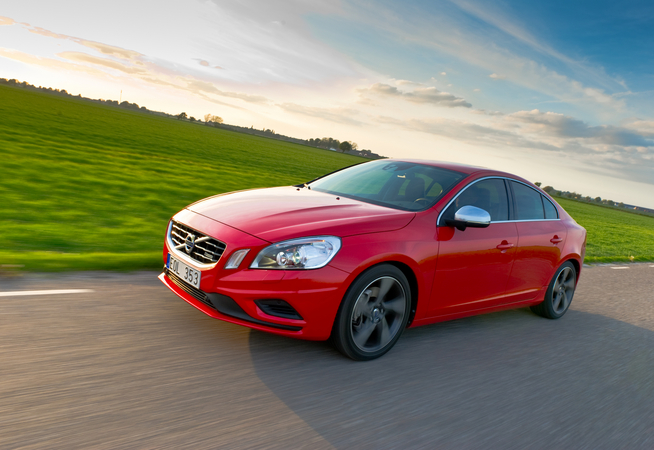 Volvo S60 3.0 T6 R-Design AT Volvo S60 3.0 T6 R-Design AT