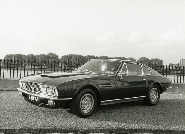 Aston Martin DBS V8 Aston Martin DBS V8