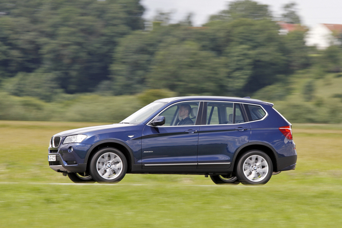 BMW X3 xDrive18d AT BMW X3 xDrive18d AT