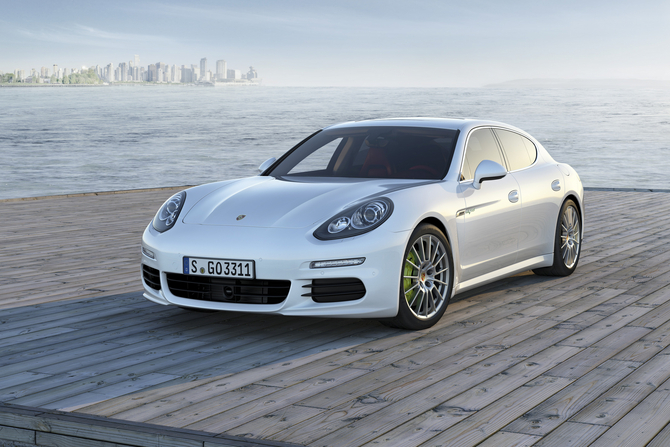 La Panamera S E-Hybrid définit de nouvelles références en matière d’efficacité, de performance et de confort d’utilisation La Panamera S E-Hybrid définit de nouvelles références en matière d’efficacité, de performance et de confort d’utilisation