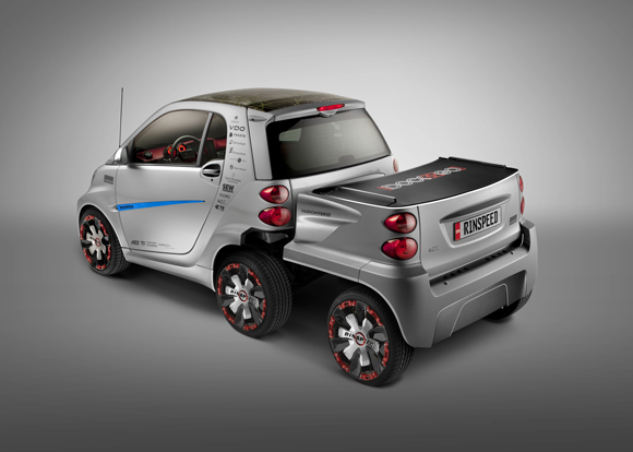 Rinspeed Dock+Go Adds On-Demand Third Axle to Smart, Makes It Look Awkward Rinspeed Dock+Go Adds On-Demand Third Axle to Smart, Makes It Look Awkward
