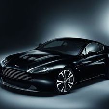 Aston Martin V12 Vantage Carbon Black