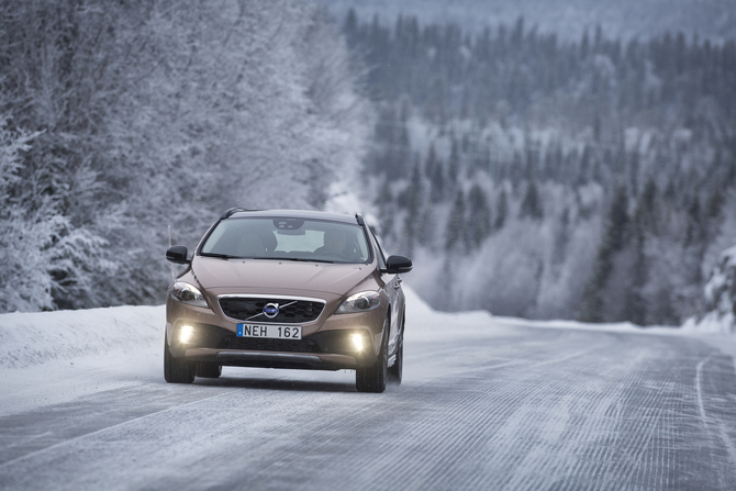 The V40 will be offered with all-wheel drive with two engine options The V40 will be offered with all-wheel drive with two engine options