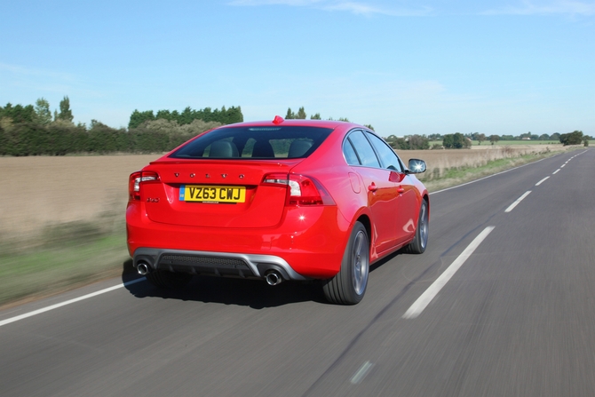 Volvo S60 D4 R-Design Momentum Powershift Volvo S60 D4 R-Design Momentum Powershift