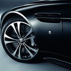 Aston Martin V12 Vantage Carbon Black