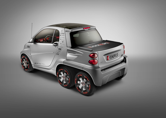 Rinspeed Dock+Go Adds On-Demand Third Axle to Smart, Makes It Look Awkward Rinspeed Dock+Go Adds On-Demand Third Axle to Smart, Makes It Look Awkward