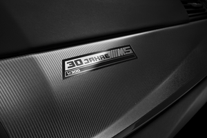 A BMW M equipou a edição especial com uma versão ligeiramente modificada do motor twin-turbo V8 de 4.4 litros a gasolina