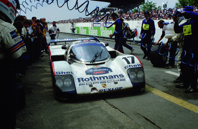 Piloto conduziu um Porsche 962C em ambas as vitórias Piloto conduziu um Porsche 962C em ambas as vitórias