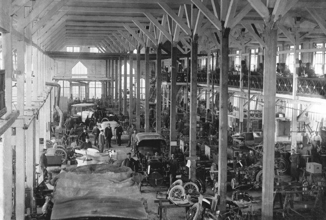 Daimler-Motoren-Gesellschaft in 1900 Daimler-Motoren-Gesellschaft in 1900
