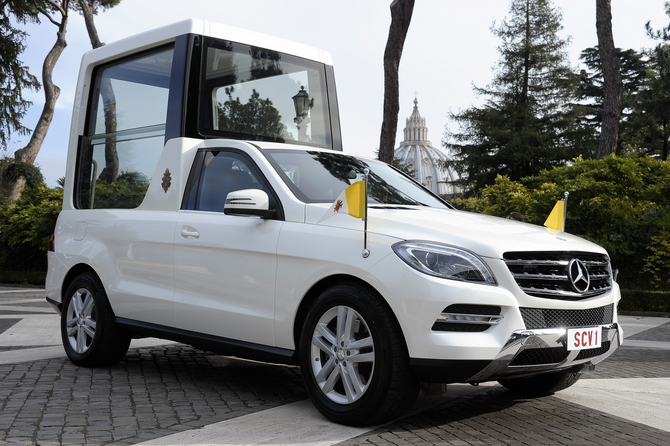 Mercedes produz o papamóvel a partir do Classe M desde 2002 Mercedes produz o papamóvel a partir do Classe M desde 2002