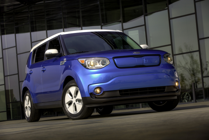 O Soul EV utiliza a terceira geração do sistema de travagem regenerativa da Kia que recupera até 12% da energia cinética do veículo O Soul EV utiliza a terceira geração do sistema de travagem regenerativa da Kia que recupera até 12% da energia cinética do veículo