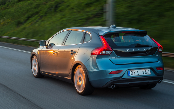 Volvo V40 D4 Momentum Geartronic Volvo V40 D4 Momentum Geartronic