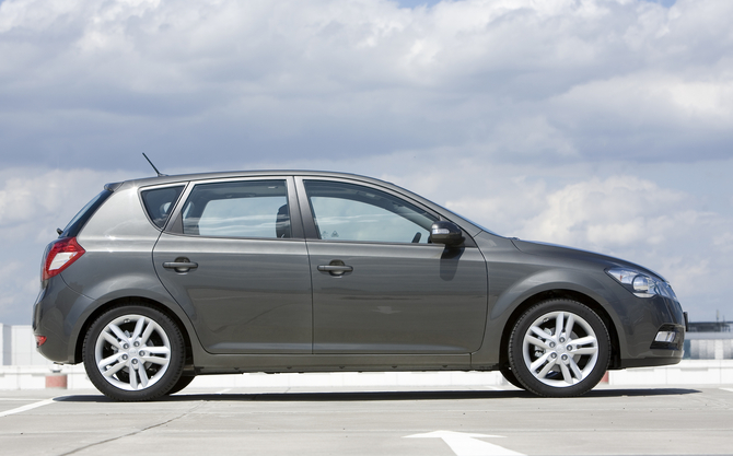 Kia cee�d 1.6 CRDi 90cv TX Kia cee�d 1.6 CRDi 90cv TX
