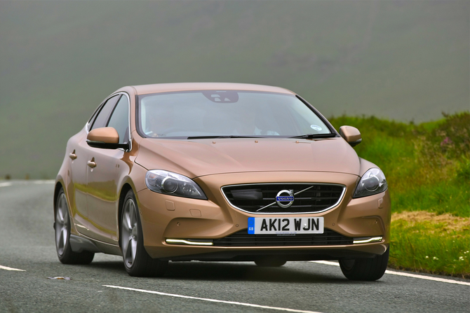 Volvo V40 D4 Summum Geartronic Volvo V40 D4 Summum Geartronic