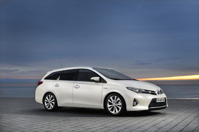O Auris Touring Sports é um MPV híbrido O Auris Touring Sports é um MPV híbrido
