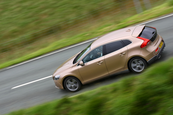 Volvo V40 D4 Summum Volvo V40 D4 Summum