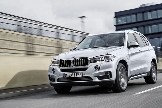 O X5 xDrive40e tem uma potência combinada de 313cv O X5 xDrive40e tem uma potência combinada de 313cv
