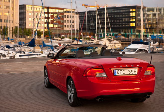 Volvo C70 D4 Momentum Geartronic Volvo C70 D4 Momentum Geartronic