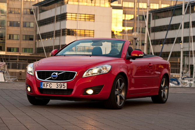 Volvo C70 D4 Momentum Geartronic Volvo C70 D4 Momentum Geartronic