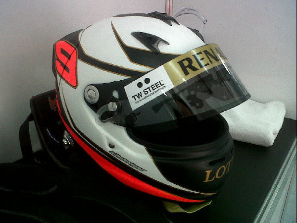 Raikkonen Takes to the Track for the First Time for Lotus Raikkonen Takes to the Track for the First Time for Lotus