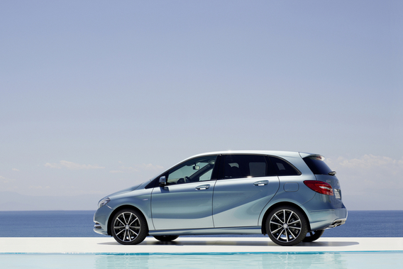 Mercedes-Benz B 220 4MATIC Mercedes-Benz B 220 4MATIC